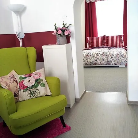 Apartman 4u Centrum + Free Parking Apartment